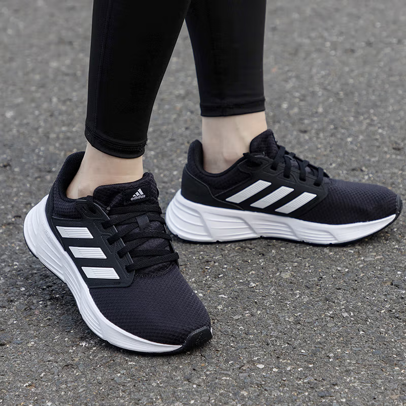 کفش ورزشی Adidas