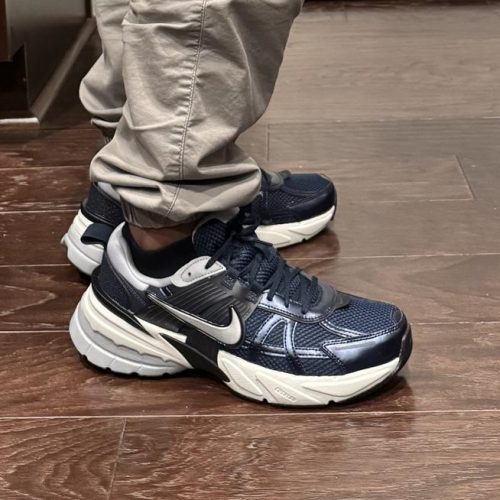 کفش ورزشی Nike مدل v2k run