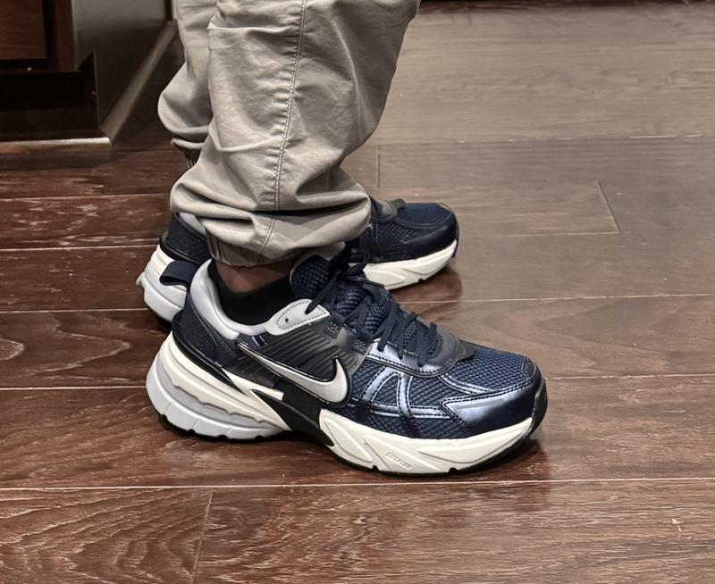 کفش ورزشی Nike مدل v2k run